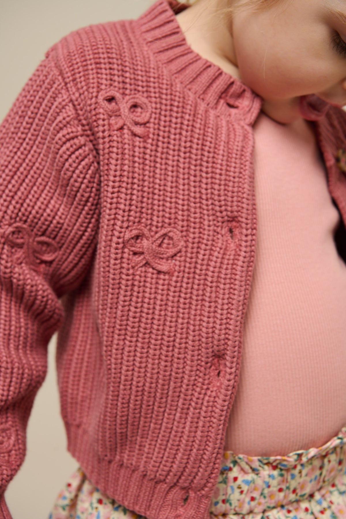 Gebreid katoenen vest met strikjes - Kids - Old Rose | 100792 Freya