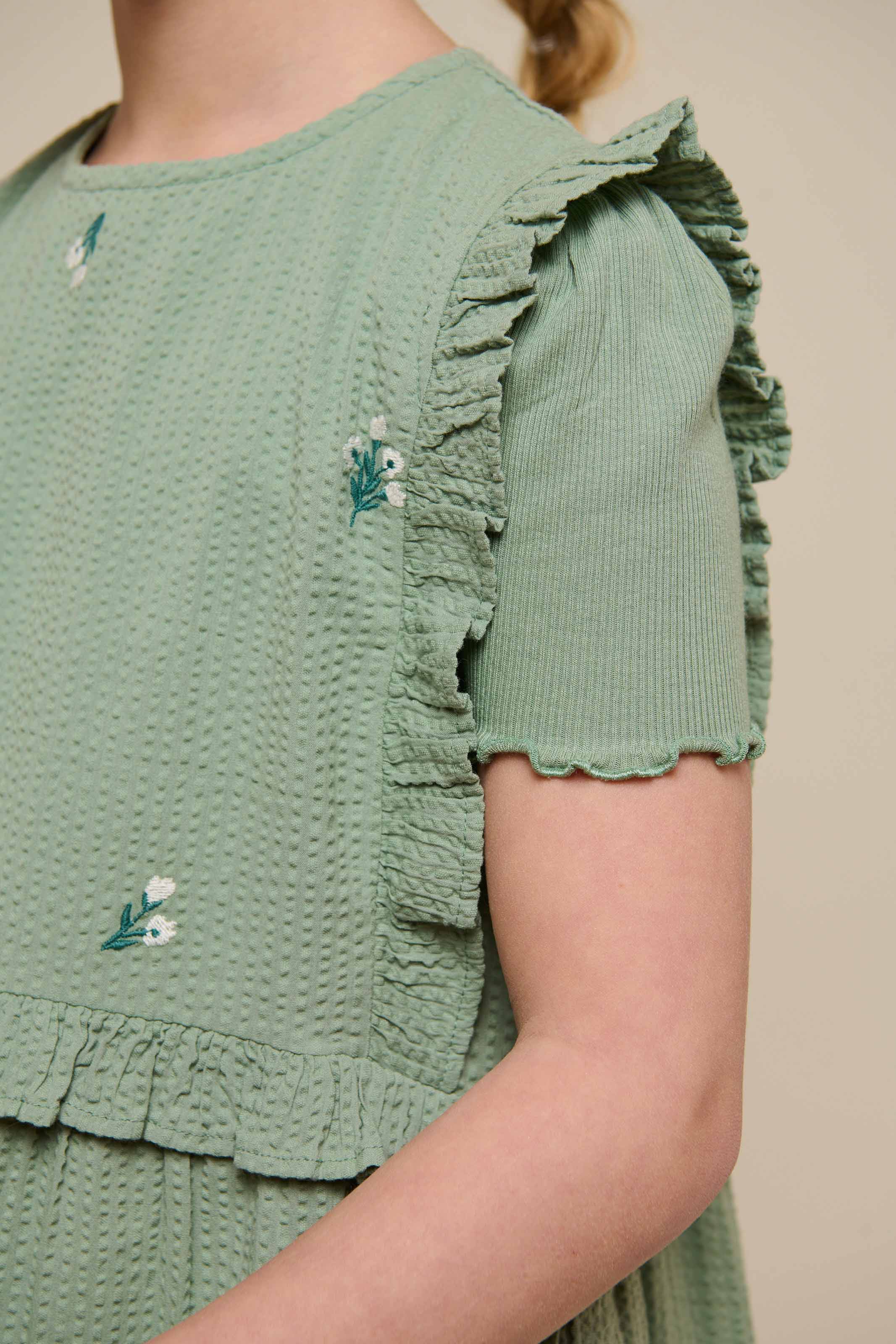 Geborduurde seersucker jurk - Tween - Dusty Green | 100977 Nora