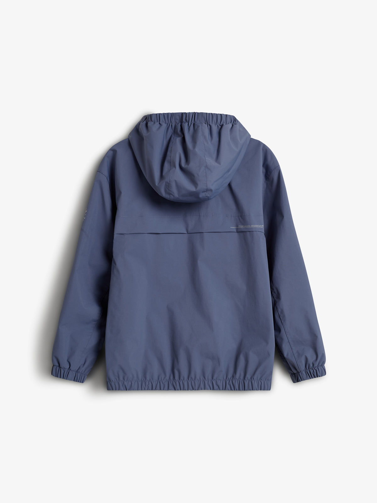 Een blauw jack met capuchon en elastische manchetten hangt perfect gestyled tegen een effen witte achtergrond. Text: "Reimatec".