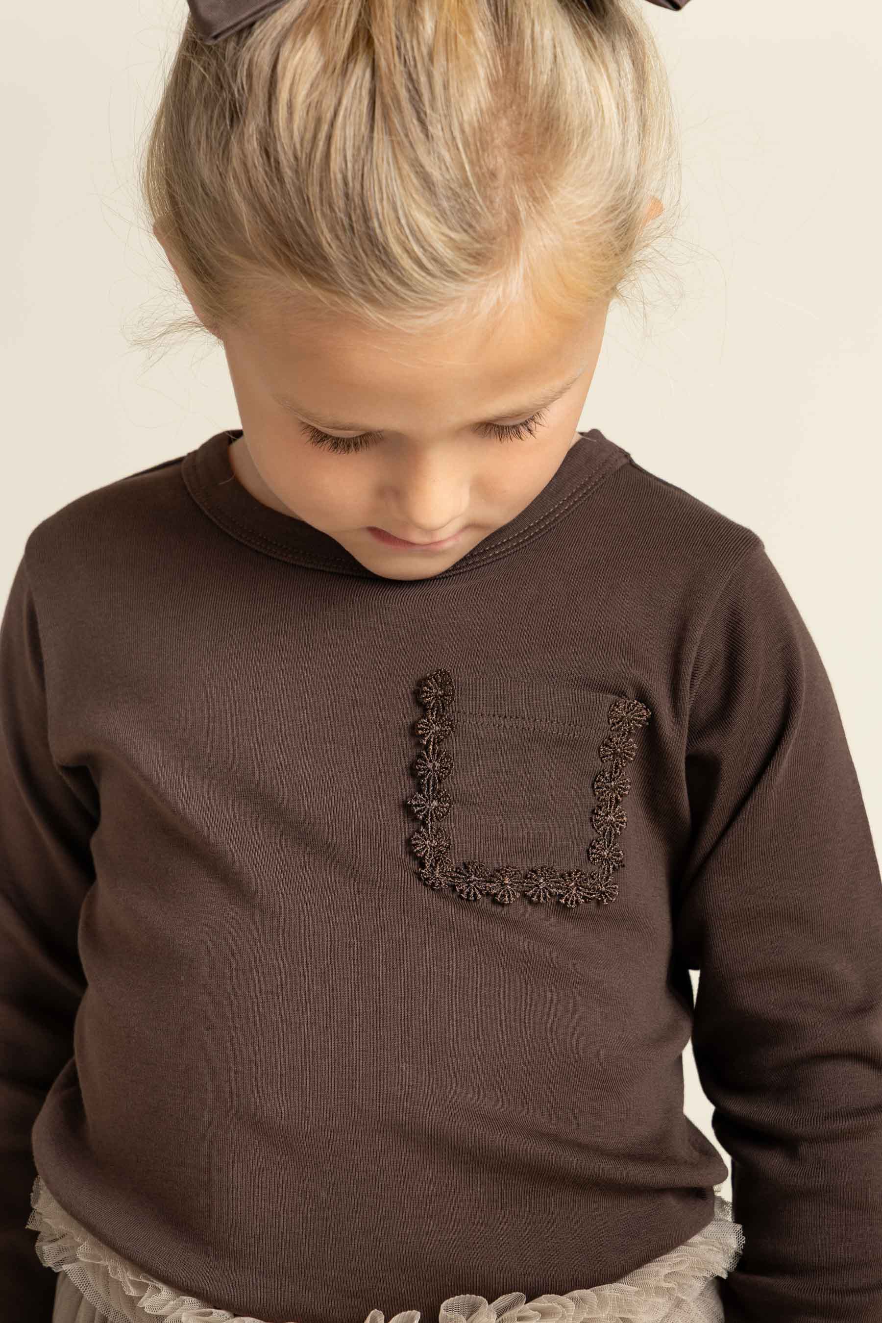 T-shirt met lange mouwen en borstzak - Kids - Chocolate | 100870 Sienna