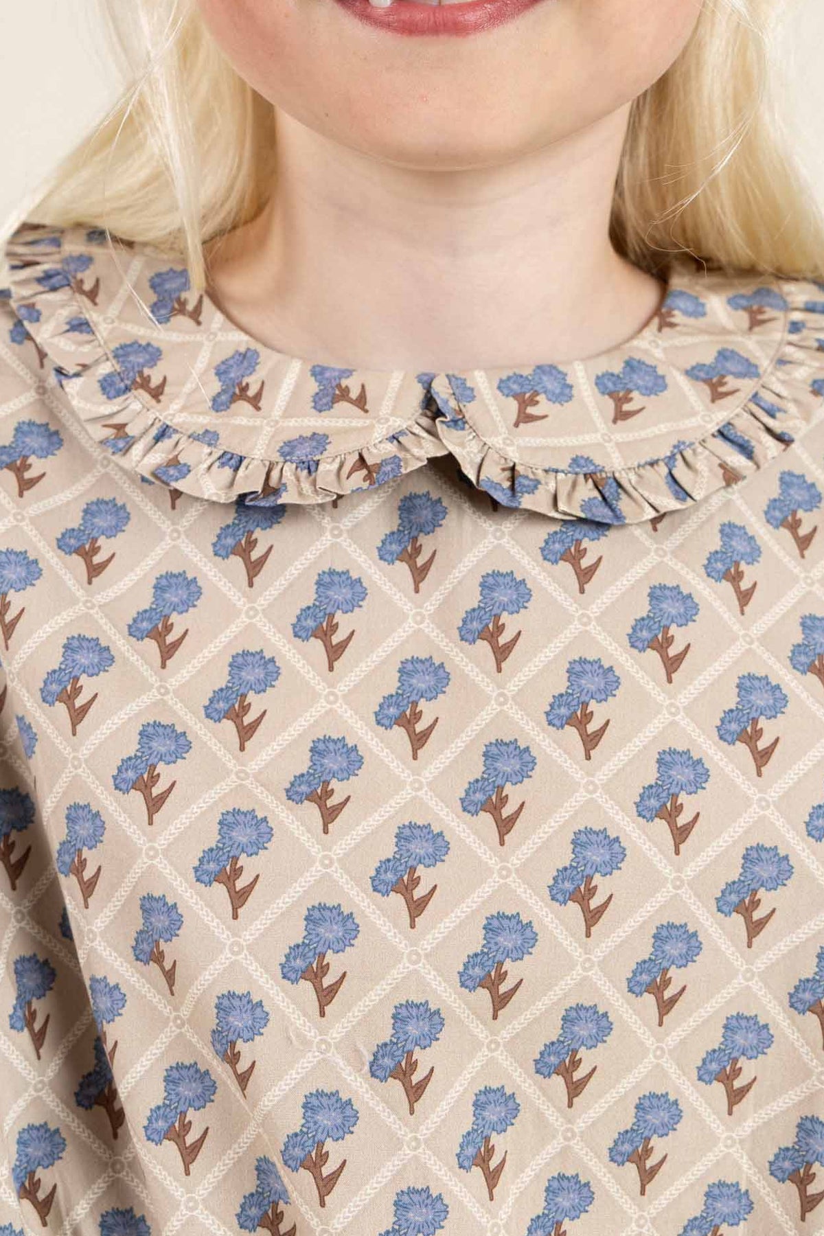 Bedrukte katoenen popeline blouse met kraag - Kids - Caffe Latte w. Blue | 100726 Amine