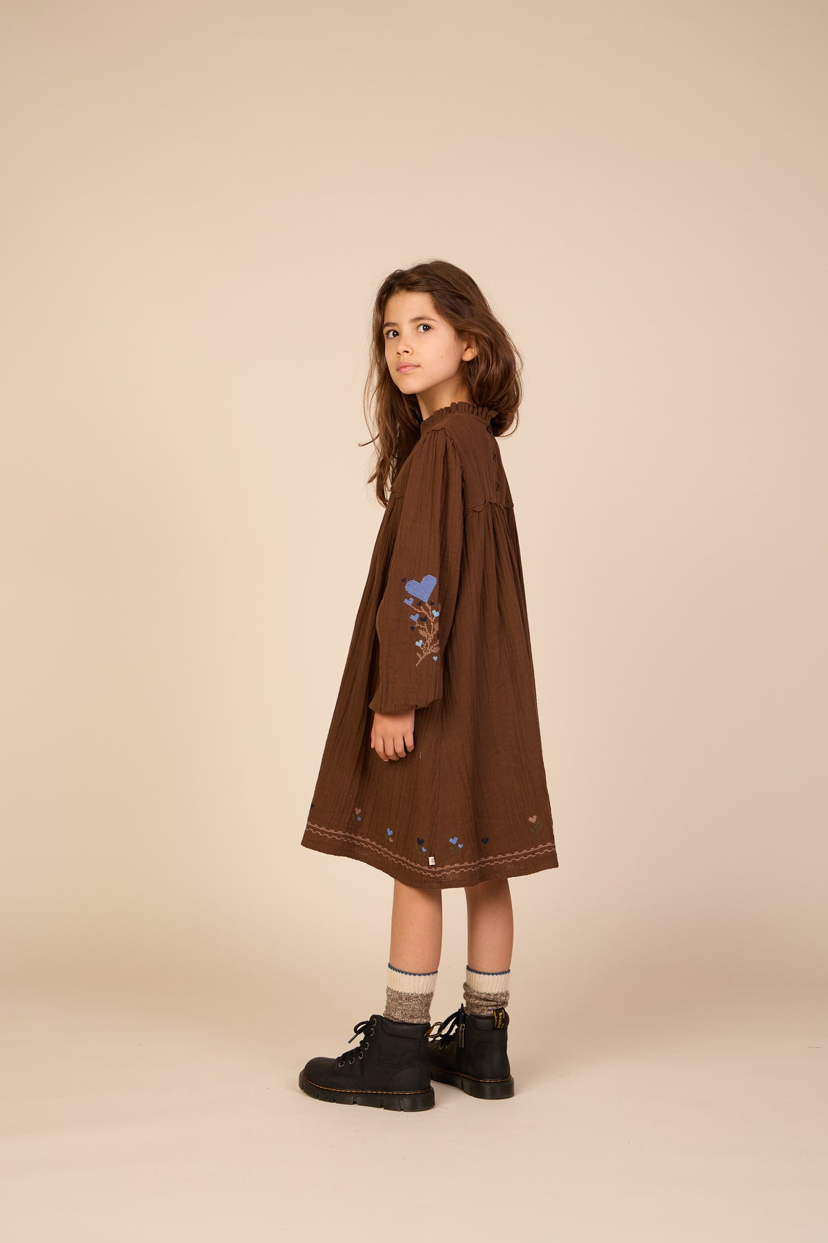 Double gauze jurk met kruissteekborduursel Tween - Brown | 101468 Laureen