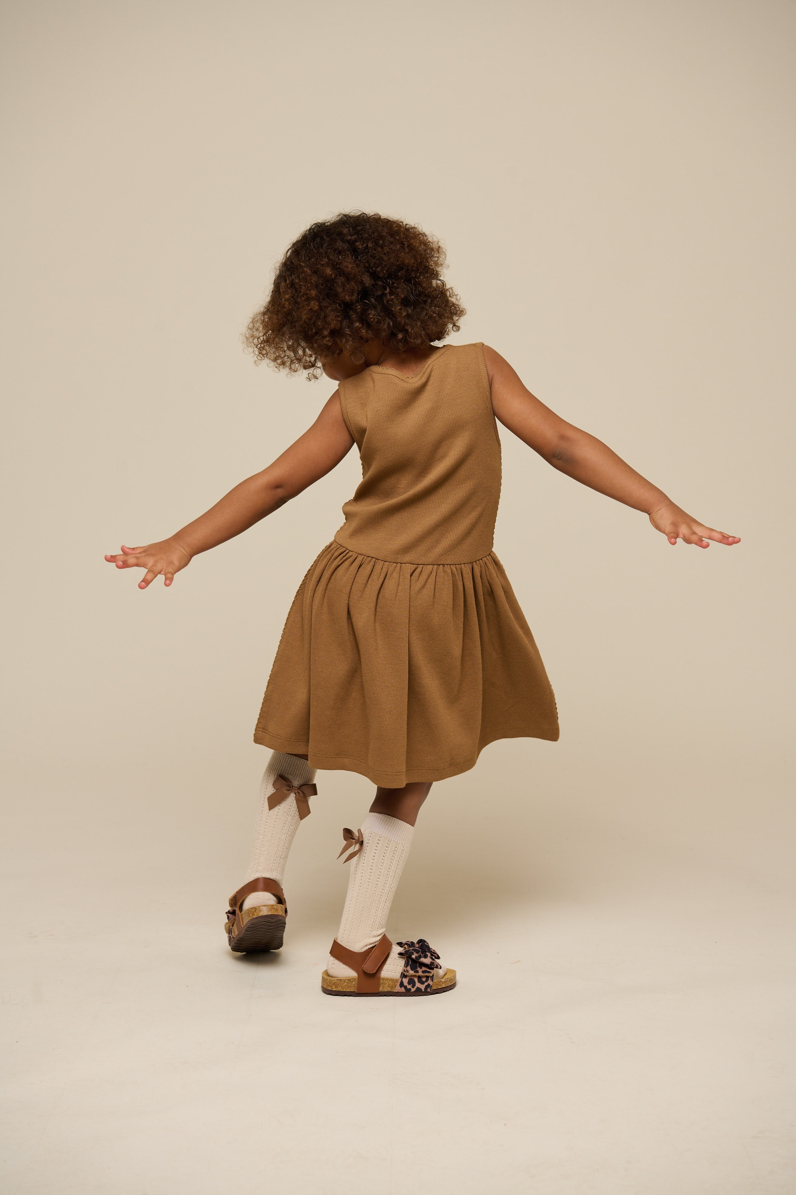 Mouwloze Modal Rib Jurk - Kids - Coconut | 101297 Lottie