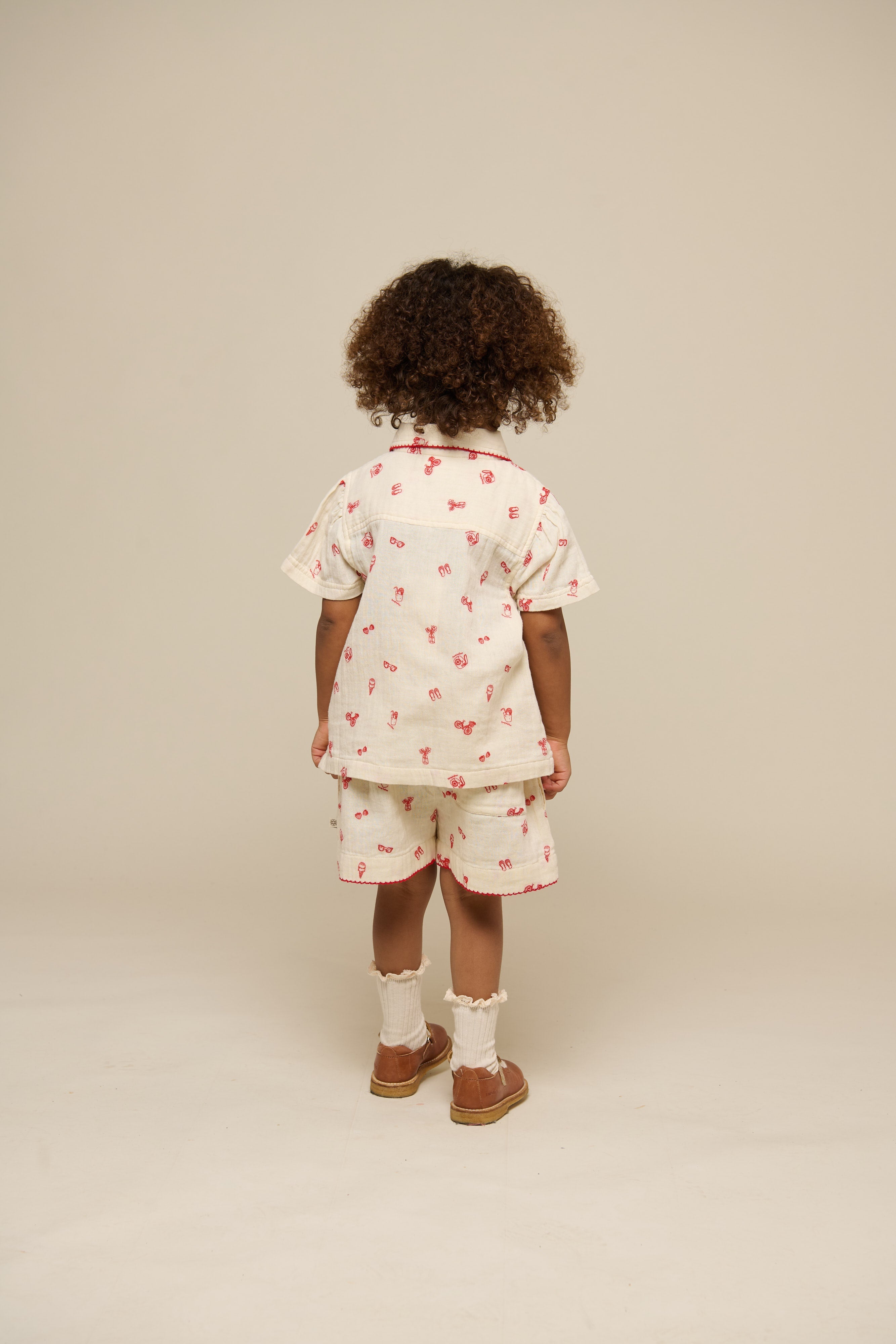 Set van bedrukt gaasoverhemd en shorts - Kids - Offwhite/Cherry Red | 100972 Fiona