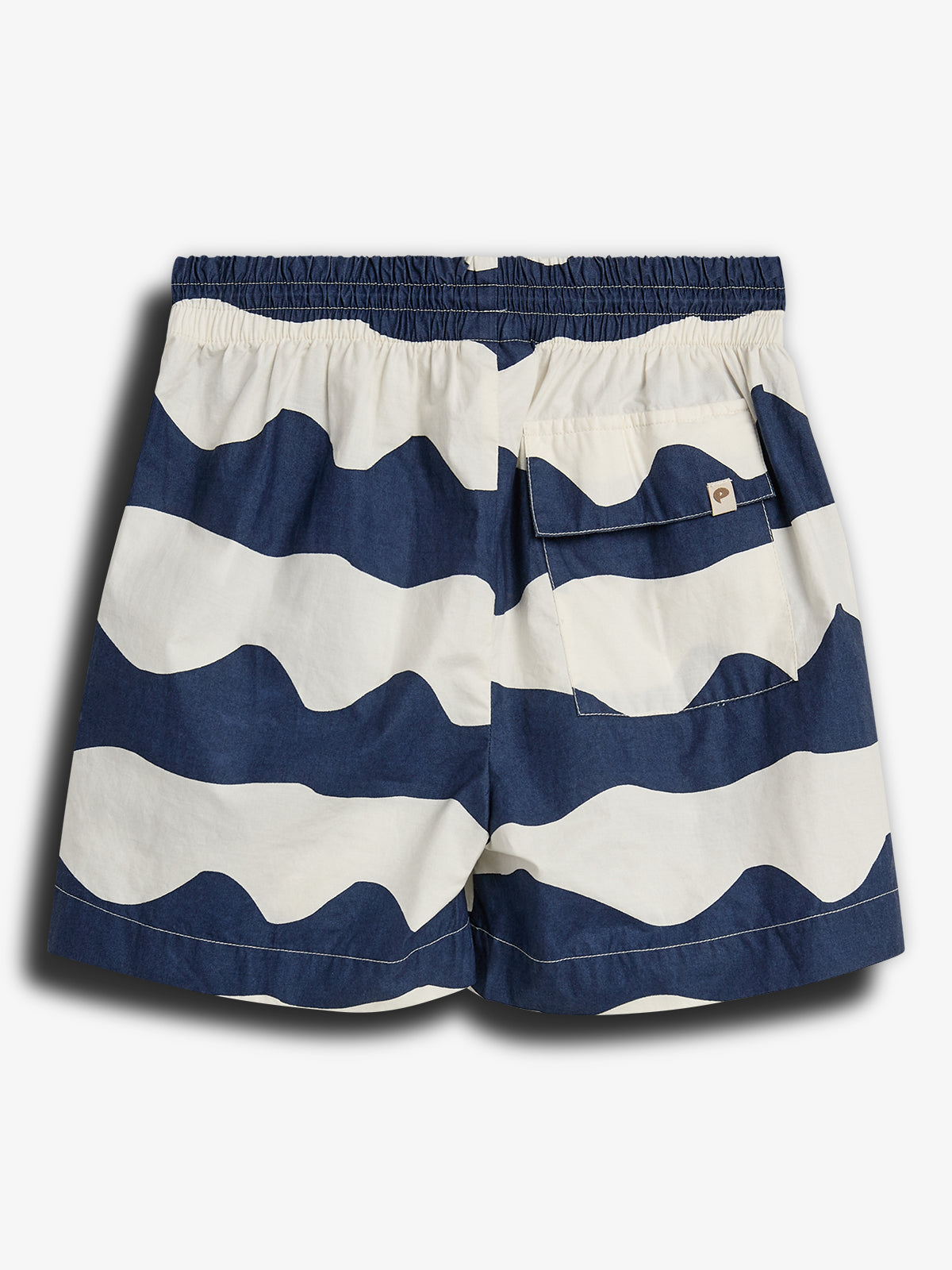 Een korte, wit-blauw gestreepte zwembroek met een elastische tailleband en een zakje aan de achterkant, tegen een effen witte achtergrond.