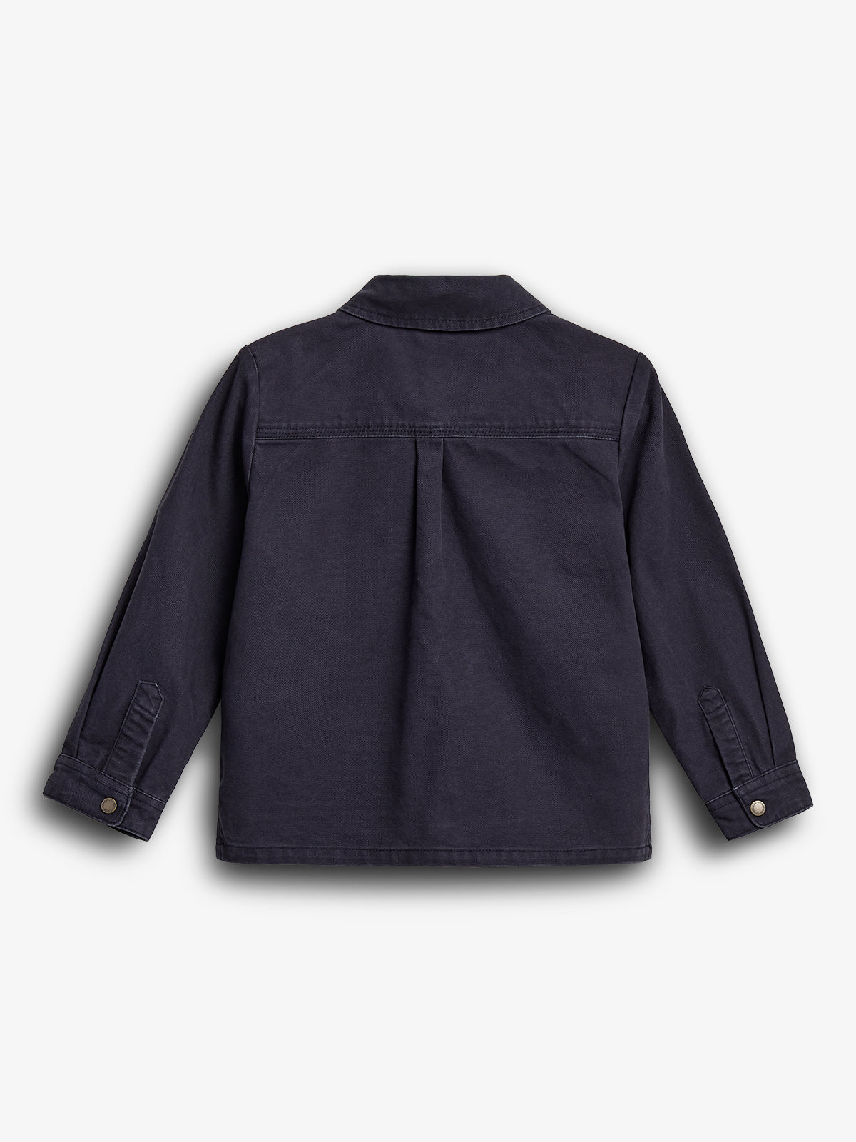 Een donkerblauw jack ligt plat met lange mouwen en knopen op de manchetten, tegen een effen witte achtergrond.