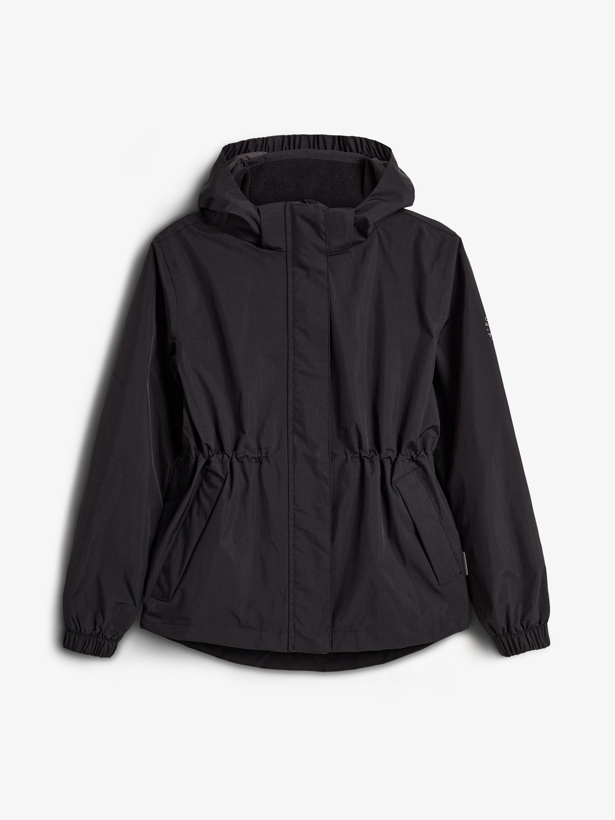 Een zwarte jas met capuchon hangt onbeweeglijk, gekarakteriseerd door elastische taille en manchetten, tegen een effen witte achtergrond. Er is geen tekst aanwezig.
