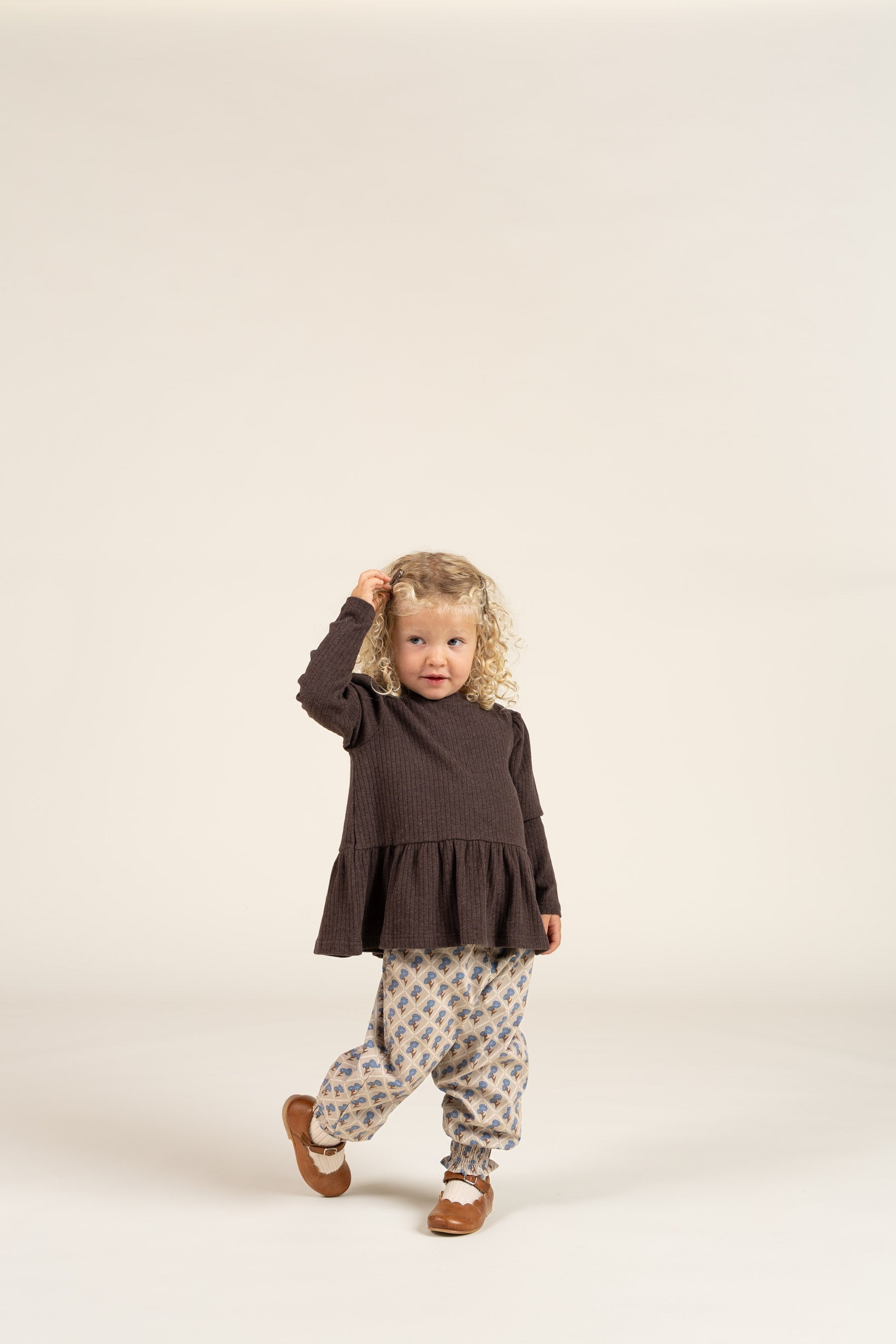 Bedrukte katoenen popeline broek - Kids - Caffe Latte w. Blue | 100724 Amine