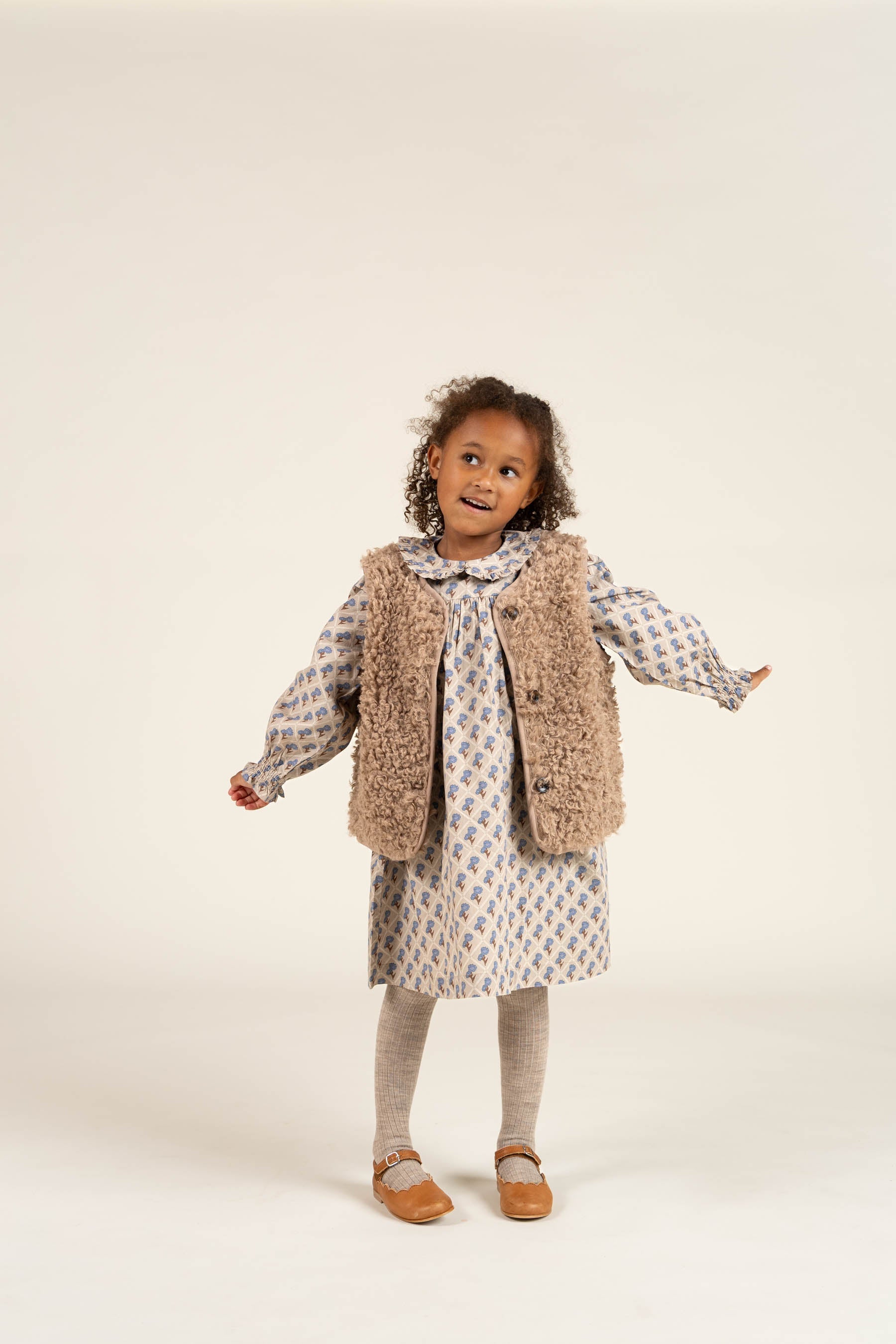 Bedrukte katoenen popeline jurk - Kids - Caffe Latte w. Blue | 100803 Amine
