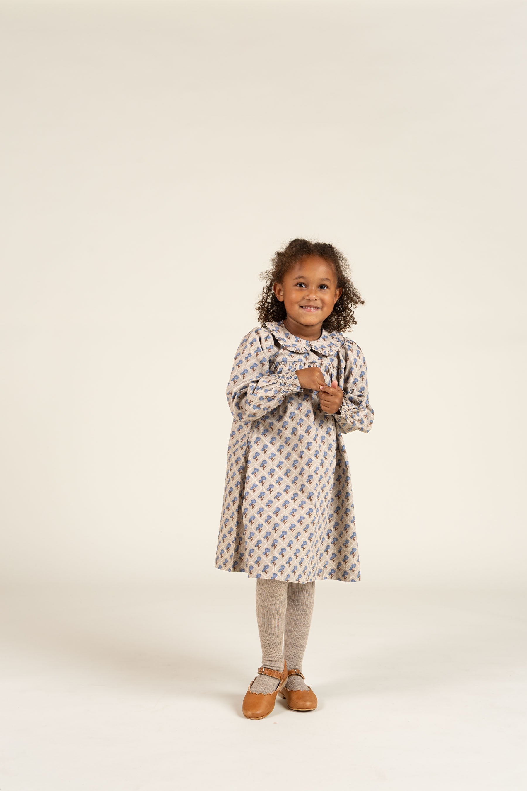 Bedrukte katoenen popeline jurk - Kids - Caffe Latte w. Blue | 100803 Amine
