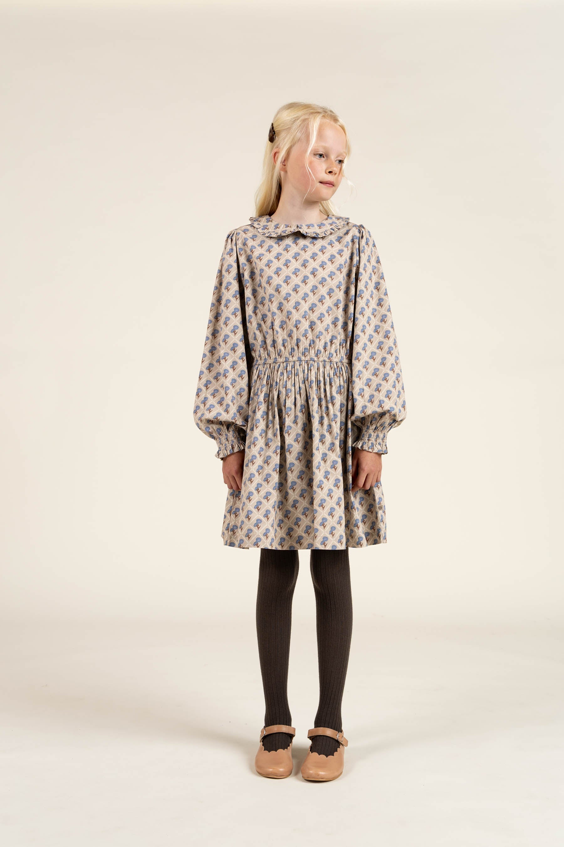 Bedrukte katoenen popeline jurk met elastiek in de taille - Tween - Caffe Latte w. Blue | 100801 Amine