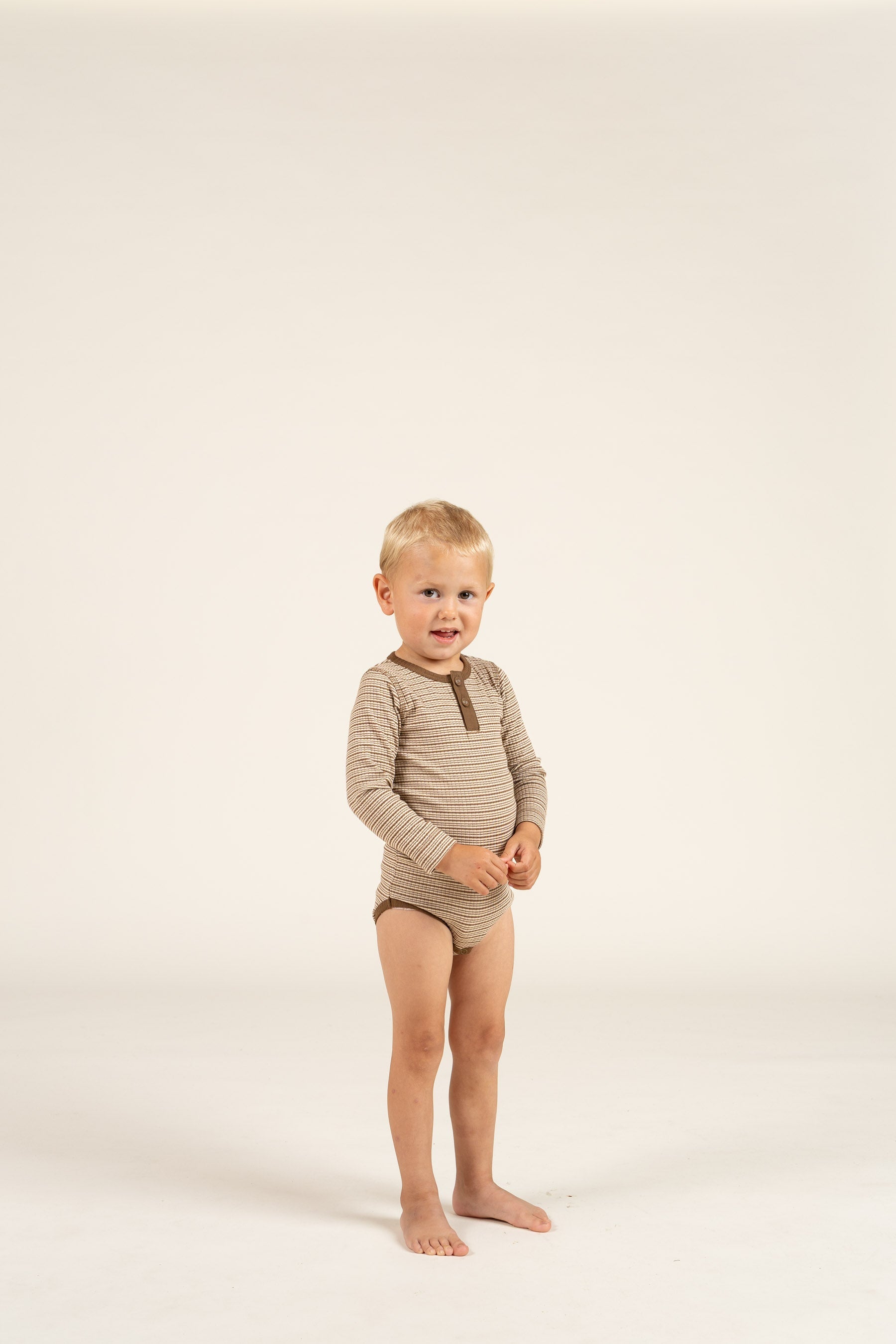 Katoenen ribbody met lange mouwen - Kids - Coffee Stripe | 100559 Manson