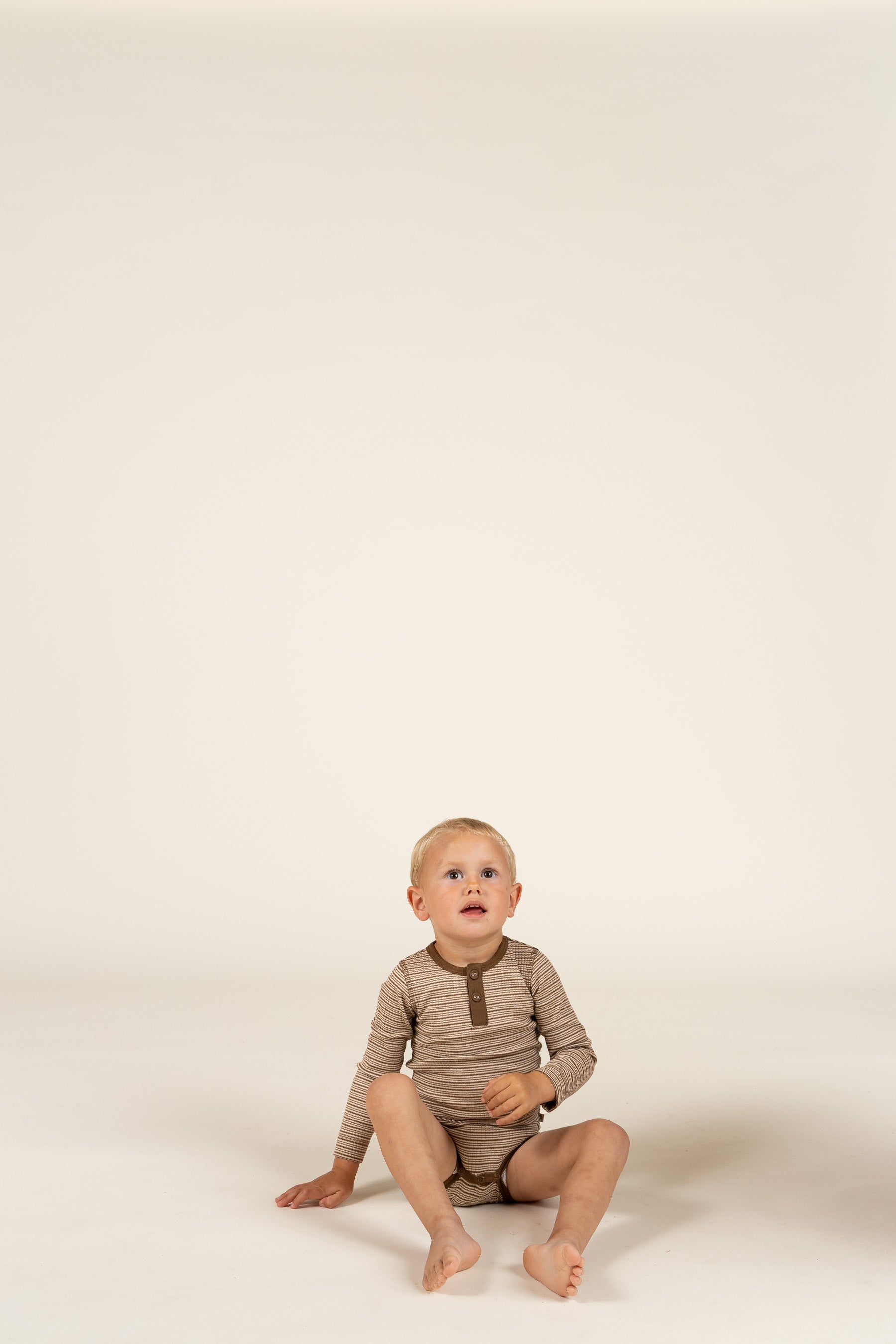 Katoenen ribbody met lange mouwen - Kids - Coffee Stripe | 100559 Manson