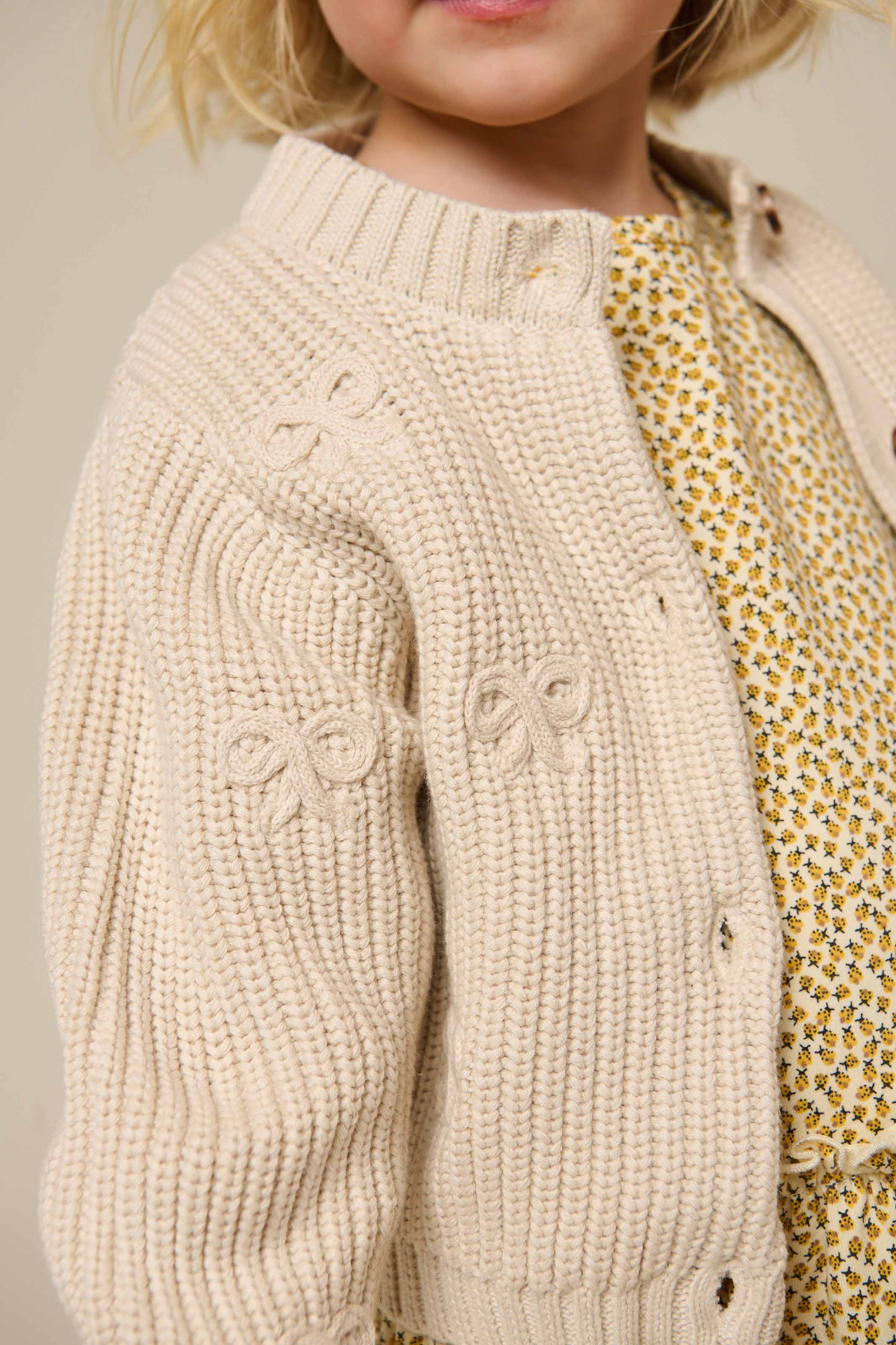 Gebreid katoenen vest met strikjes - Kids - Nature | 100790 Freya