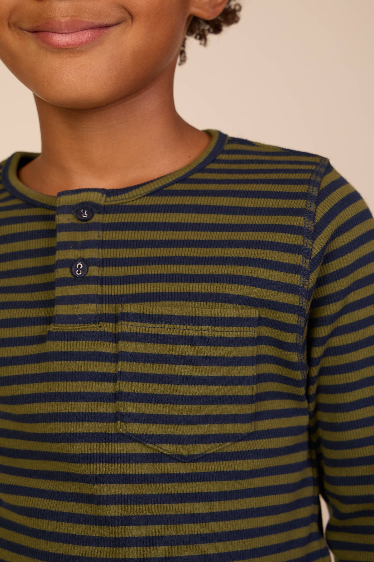 Geribd henley-langarmshirt Tween - Moss Green/Navy Stripe | 101596 Conrad