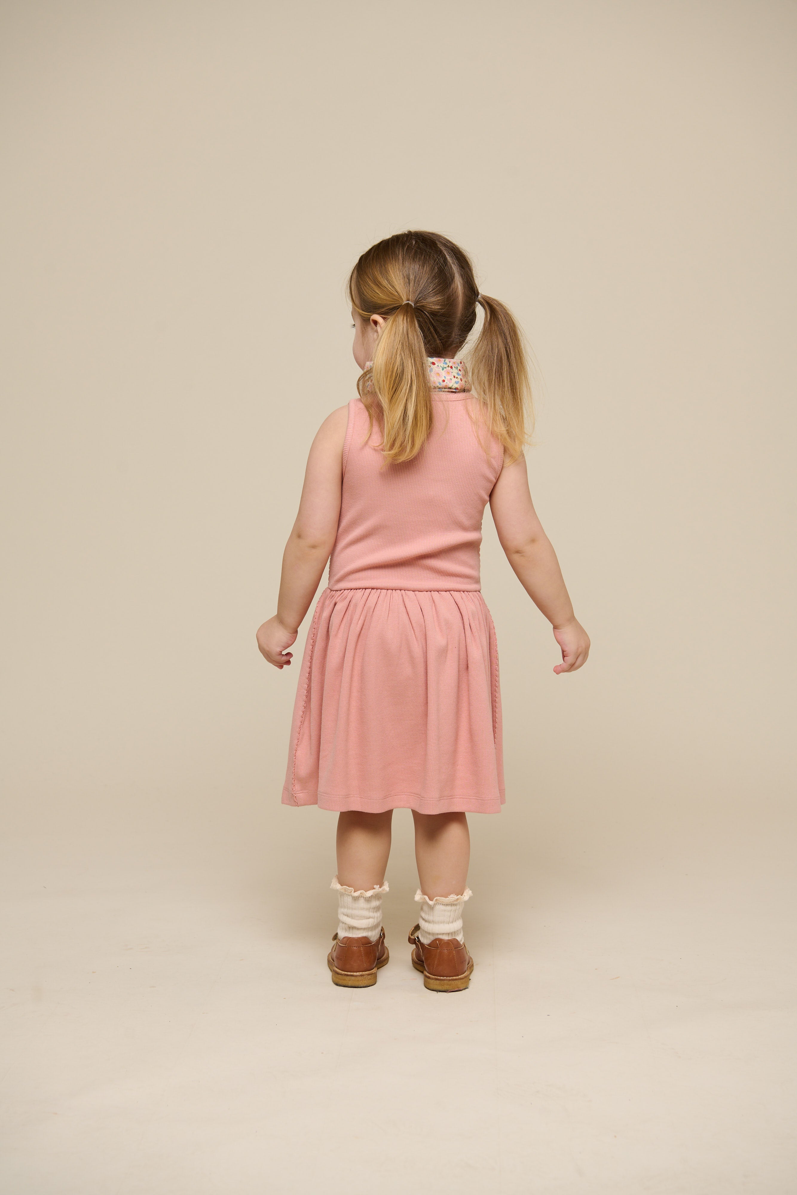 Mouwloze Modal Rib Jurk - Kids - Rose Tan | 101296 Lottie