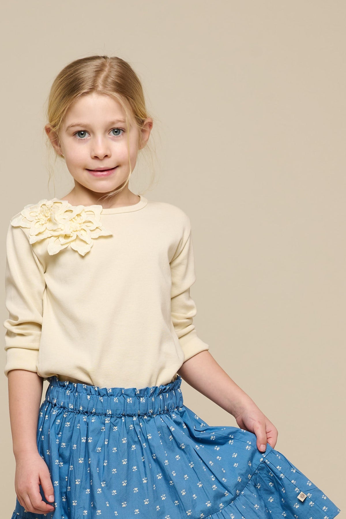 T-shirt with Flower Application - Tween - Offwhite | 101232 Sarah
